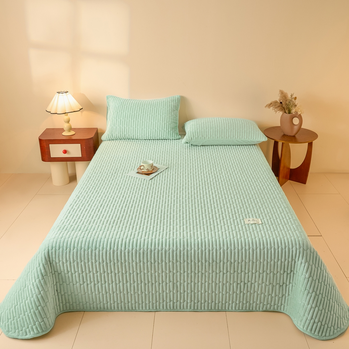 91家纺网 家纺一手货源 找家纺 Sweet dreams甜梦 2025新款A类纯色牛奶绒夹棉床盖 清新绿