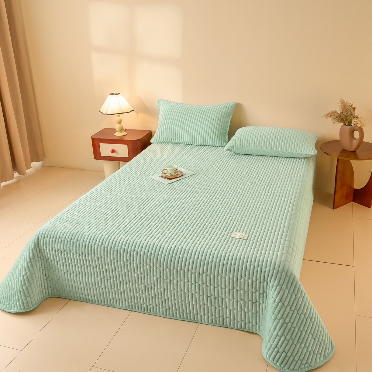 91家纺网 家纺一手货源 找家纺 Sweet dreams甜梦 2025新款A类纯色牛奶绒夹棉床盖 清新绿