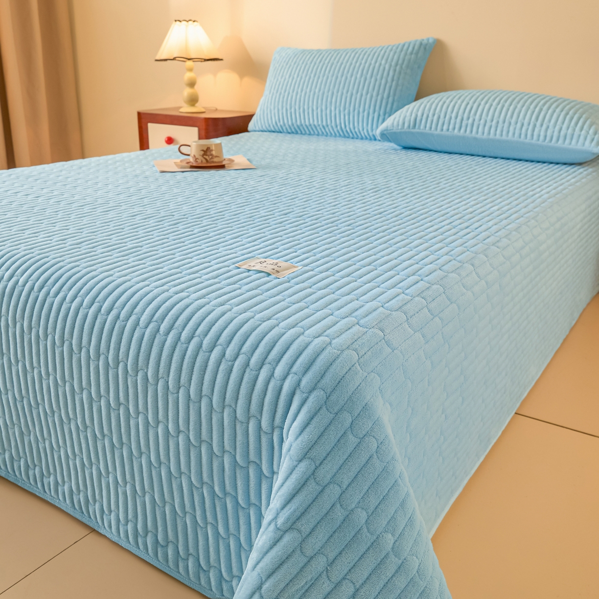 91家纺网 家纺一手货源 找家纺 （总）Sweet dreams甜梦 2025新款A类纯色牛奶绒夹棉床盖