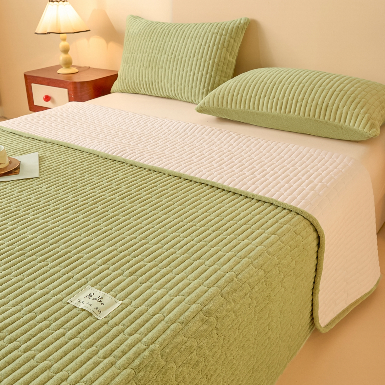 91家纺网 家纺一手货源 找家纺 （总）Sweet dreams甜梦 2025新款A类纯色牛奶绒夹棉床盖