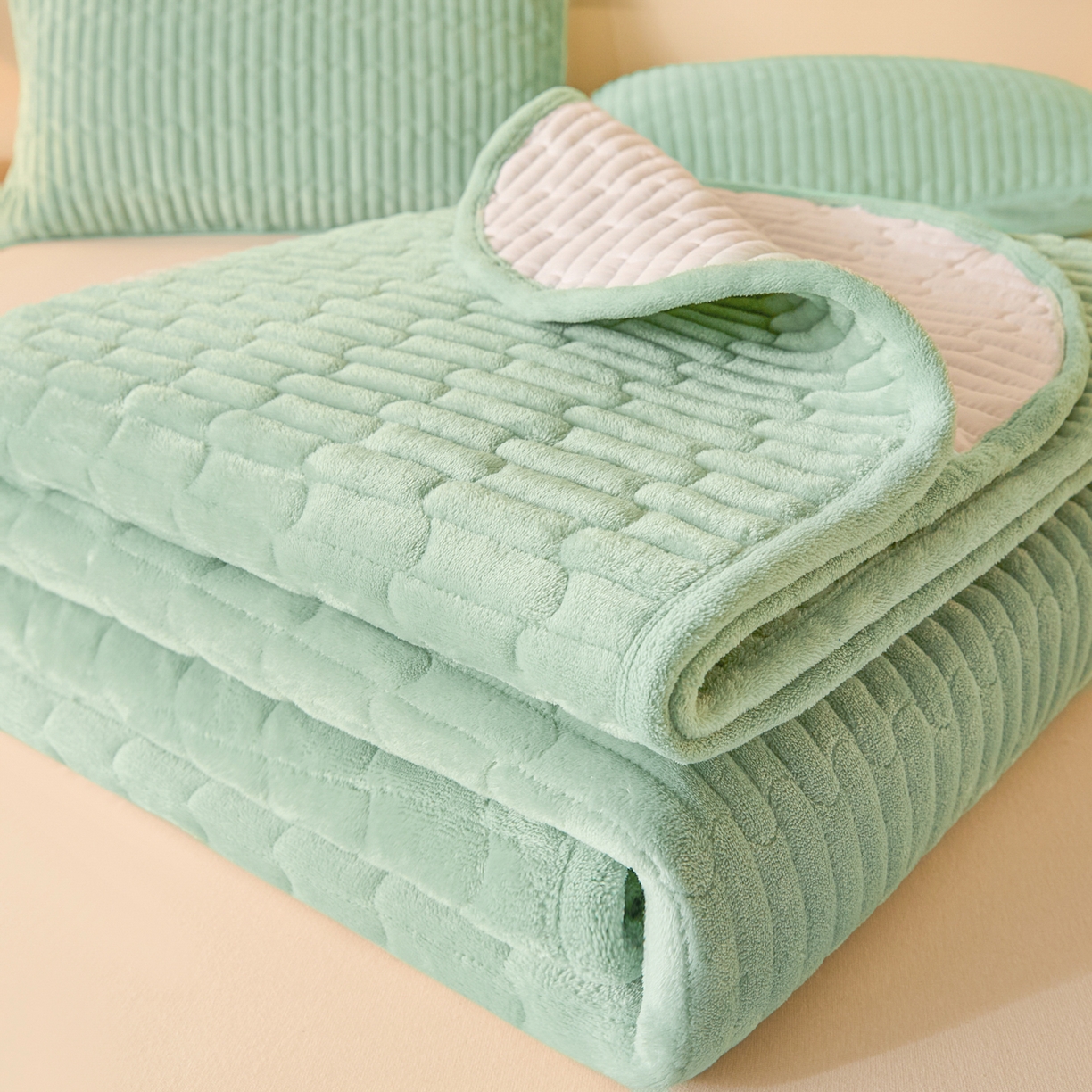 91家纺网 家纺一手货源 找家纺 Sweet dreams甜梦 2025新款A类纯色牛奶绒夹棉床盖 清新绿