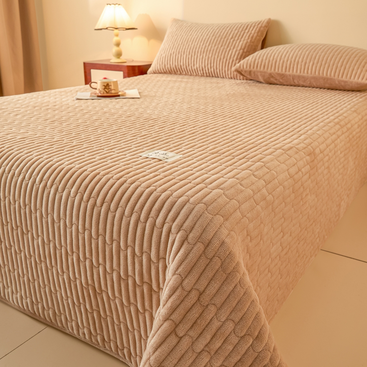 91家纺网 家纺一手货源 找家纺 （总）Sweet dreams甜梦 2025新款A类纯色牛奶绒夹棉床盖