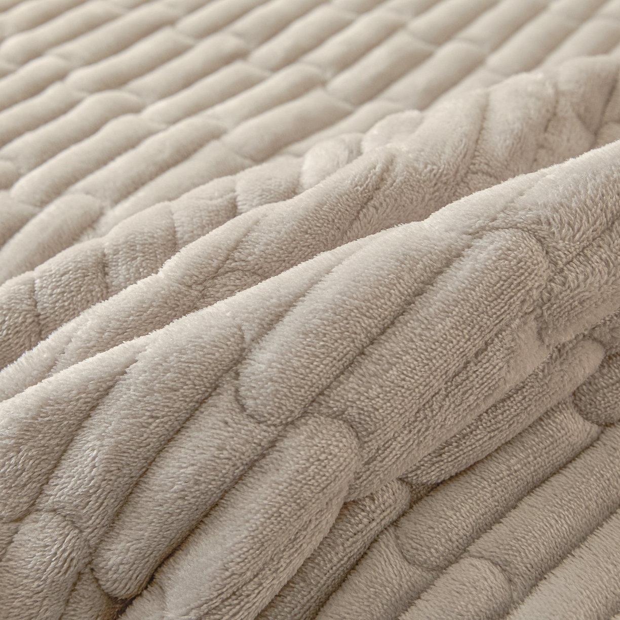 91家纺网 家纺一手货源 找家纺 Sweet dreams甜梦 2025新款A类纯色牛奶绒夹棉床盖 浅灰