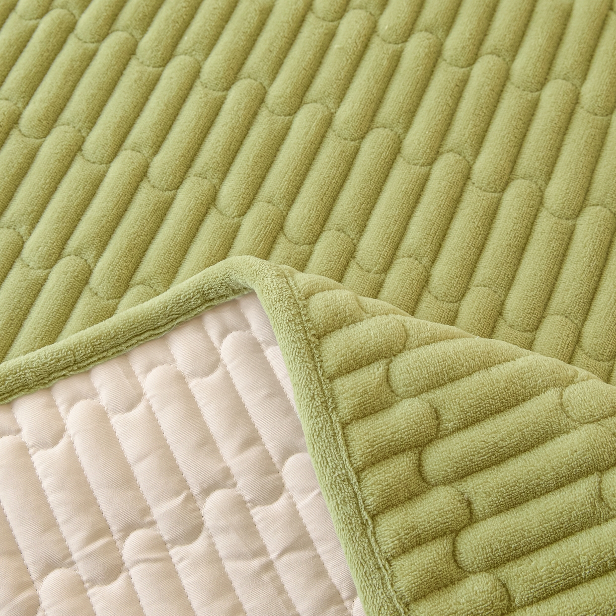 91家纺网 家纺一手货源 找家纺 （总）Sweet dreams甜梦 2025新款A类纯色牛奶绒夹棉床盖