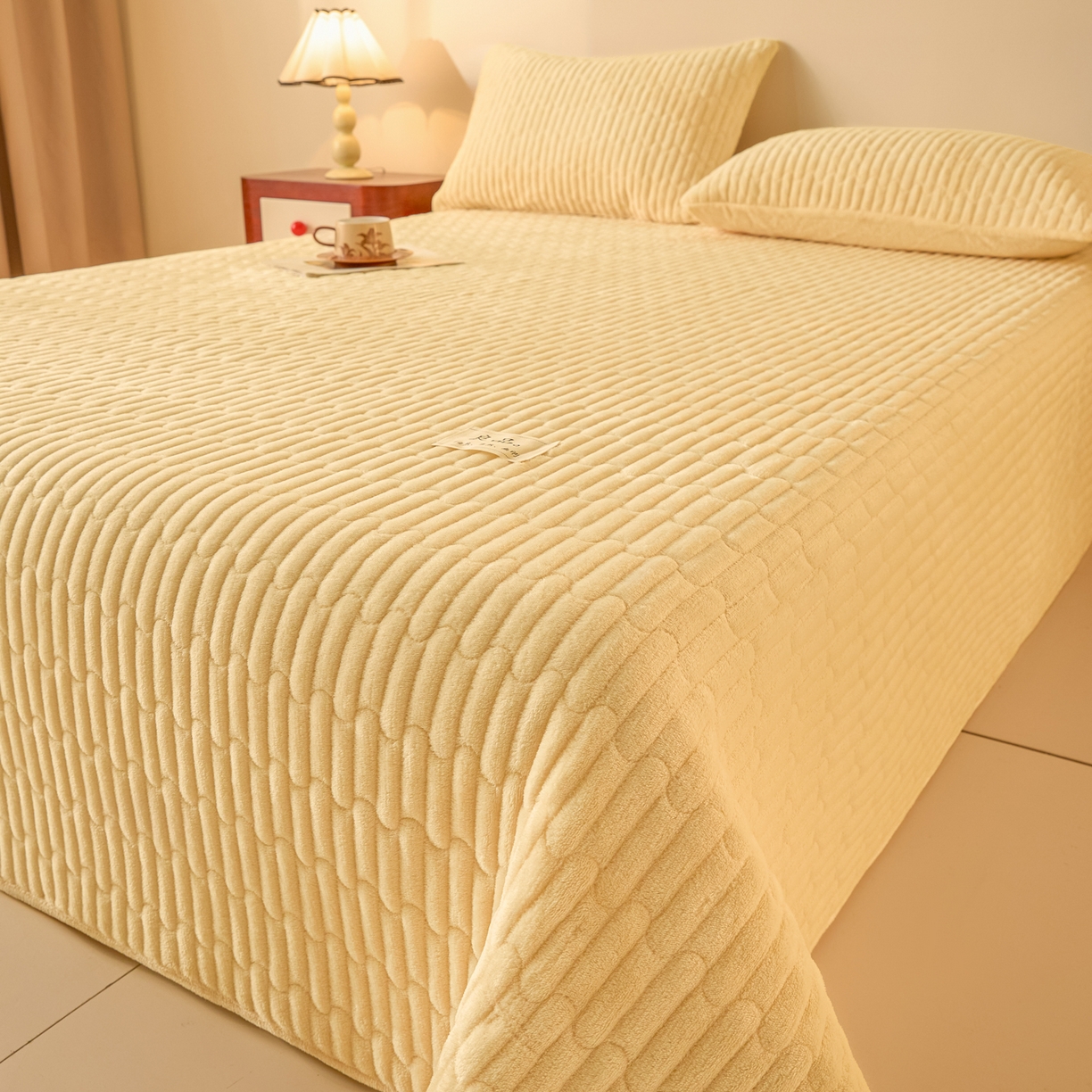 Sweet dreams甜梦 2025新款A类纯色牛奶绒夹棉床盖 米黄