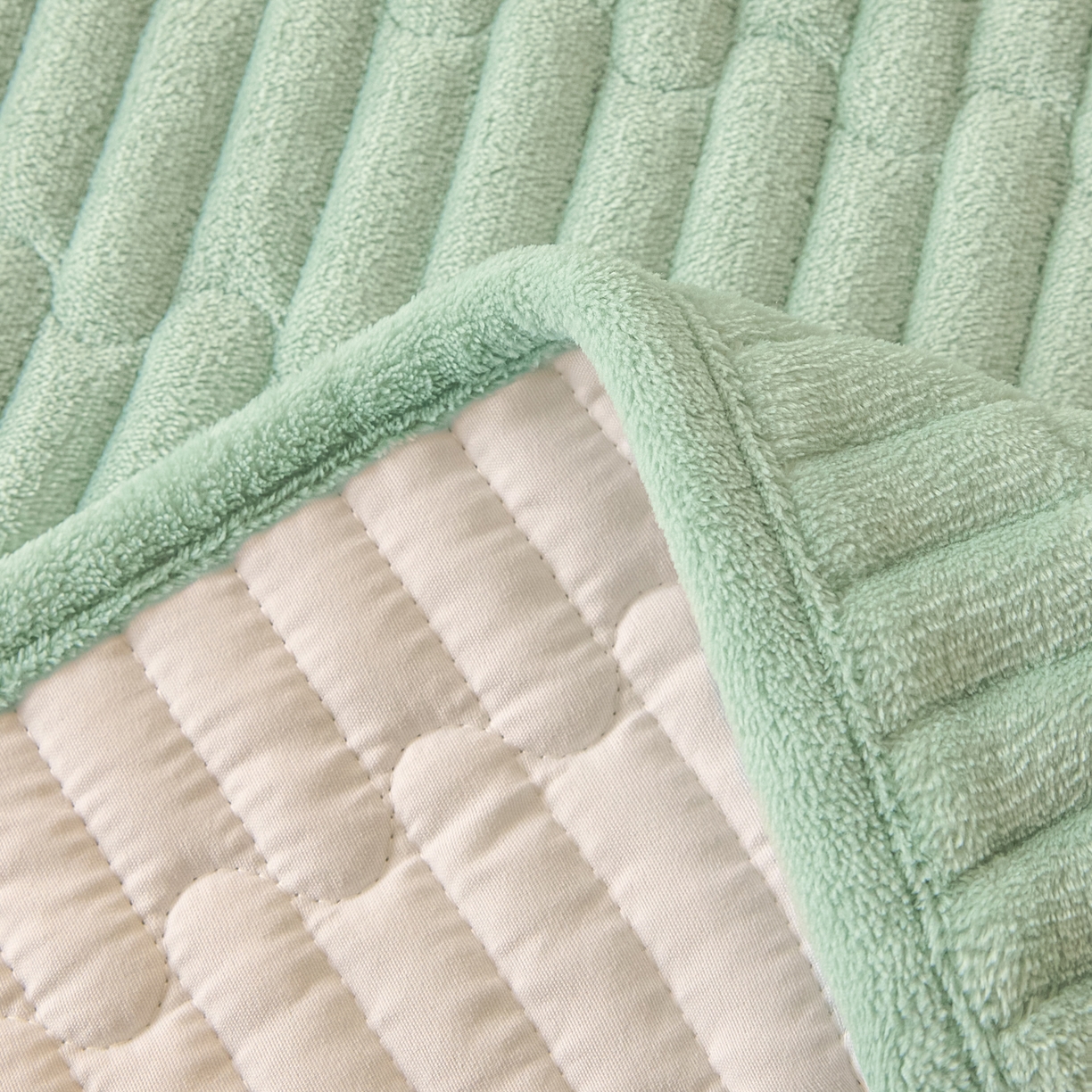 91家纺网 家纺一手货源 找家纺 Sweet dreams甜梦 2025新款A类纯色牛奶绒夹棉床盖 清新绿