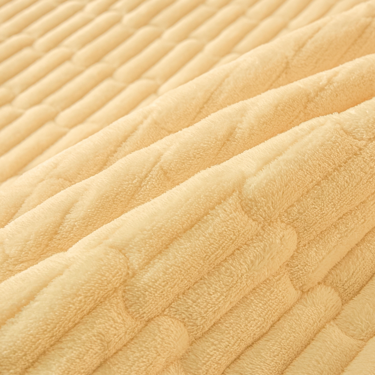 91家纺网 家纺一手货源 找家纺 Sweet dreams甜梦 2025新款A类纯色牛奶绒夹棉床盖 米黄