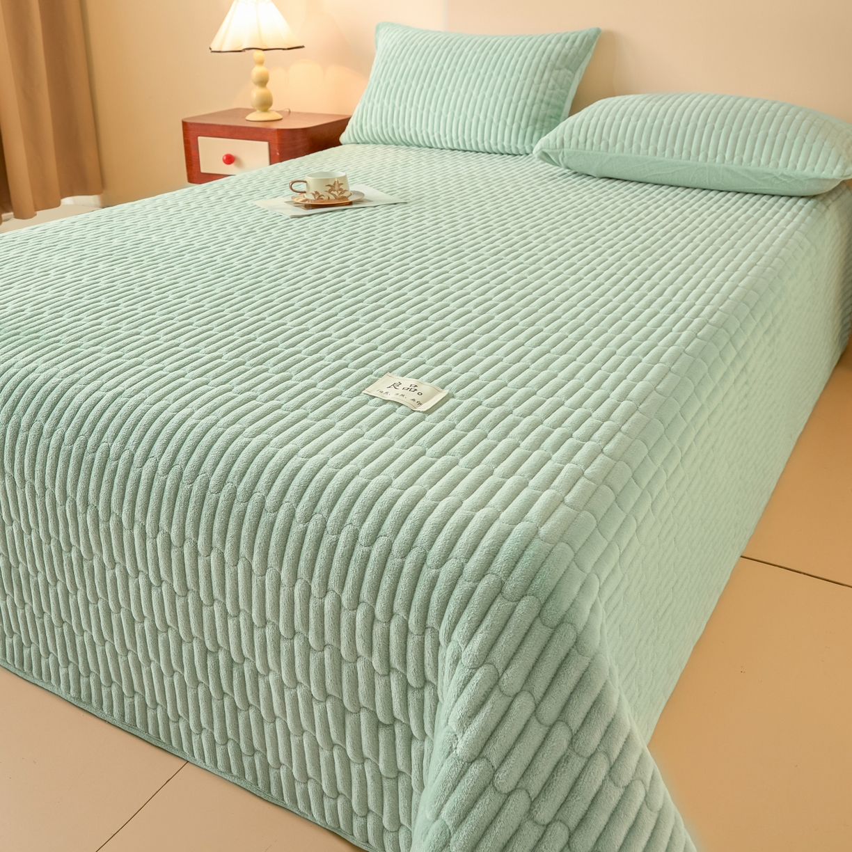 91家纺网 家纺一手货源 找家纺 Sweet dreams甜梦 2025新款A类纯色牛奶绒夹棉床盖 清新绿