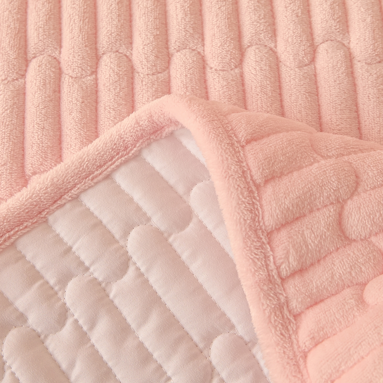 91家纺网 家纺一手货源 找家纺 Sweet dreams甜梦 2025新款A类纯色牛奶绒夹棉床盖 粉玉