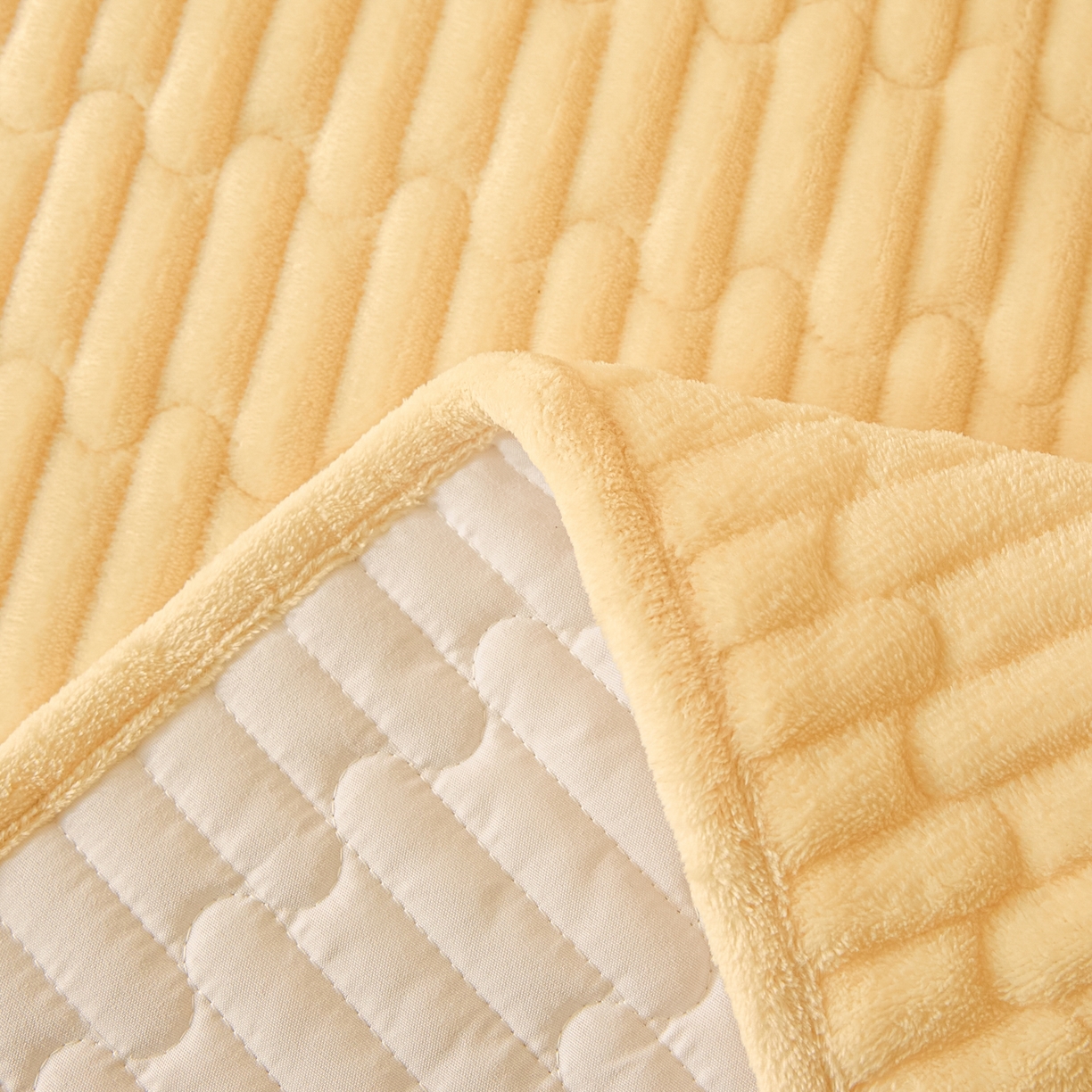 91家纺网 家纺一手货源 找家纺 Sweet dreams甜梦 2025新款A类纯色牛奶绒夹棉床盖 米黄