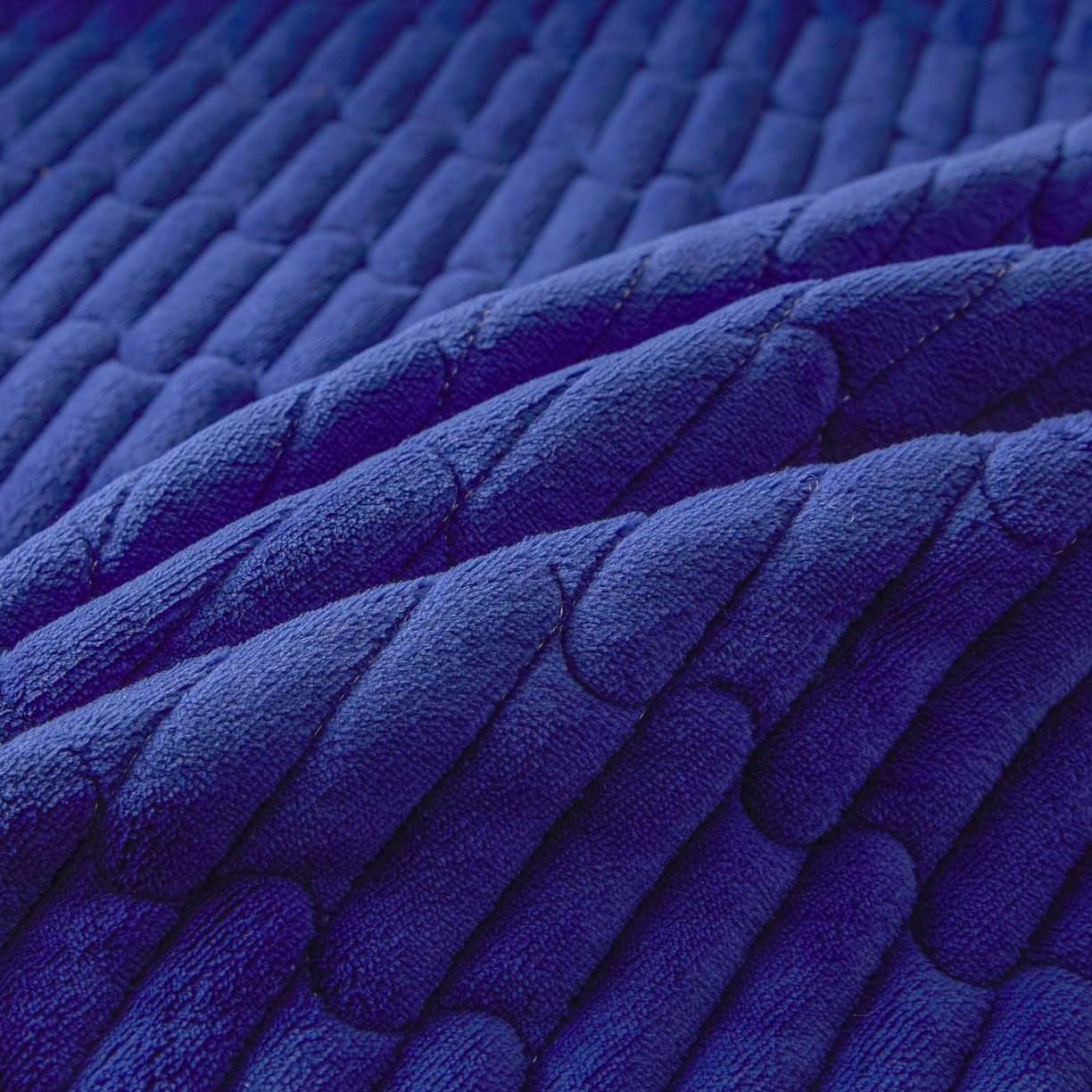 91家纺网 家纺一手货源 找家纺 Sweet dreams甜梦 2025新款A类纯色牛奶绒夹棉床盖 藏青