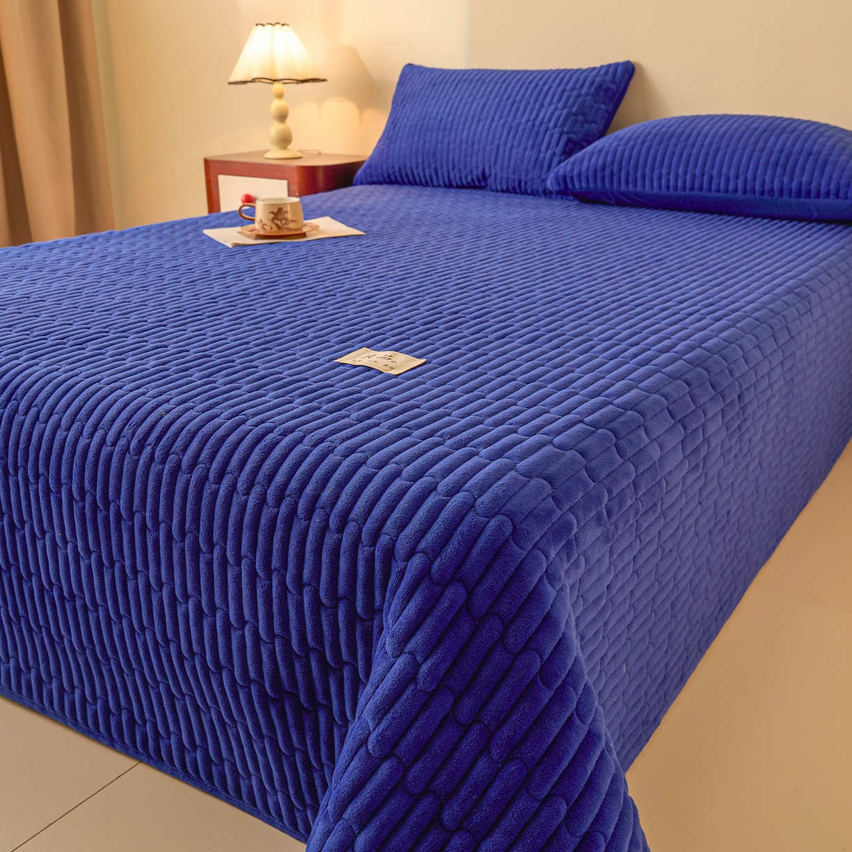 Sweet dreams甜梦 2025新款A类纯色牛奶绒夹棉床盖 藏青