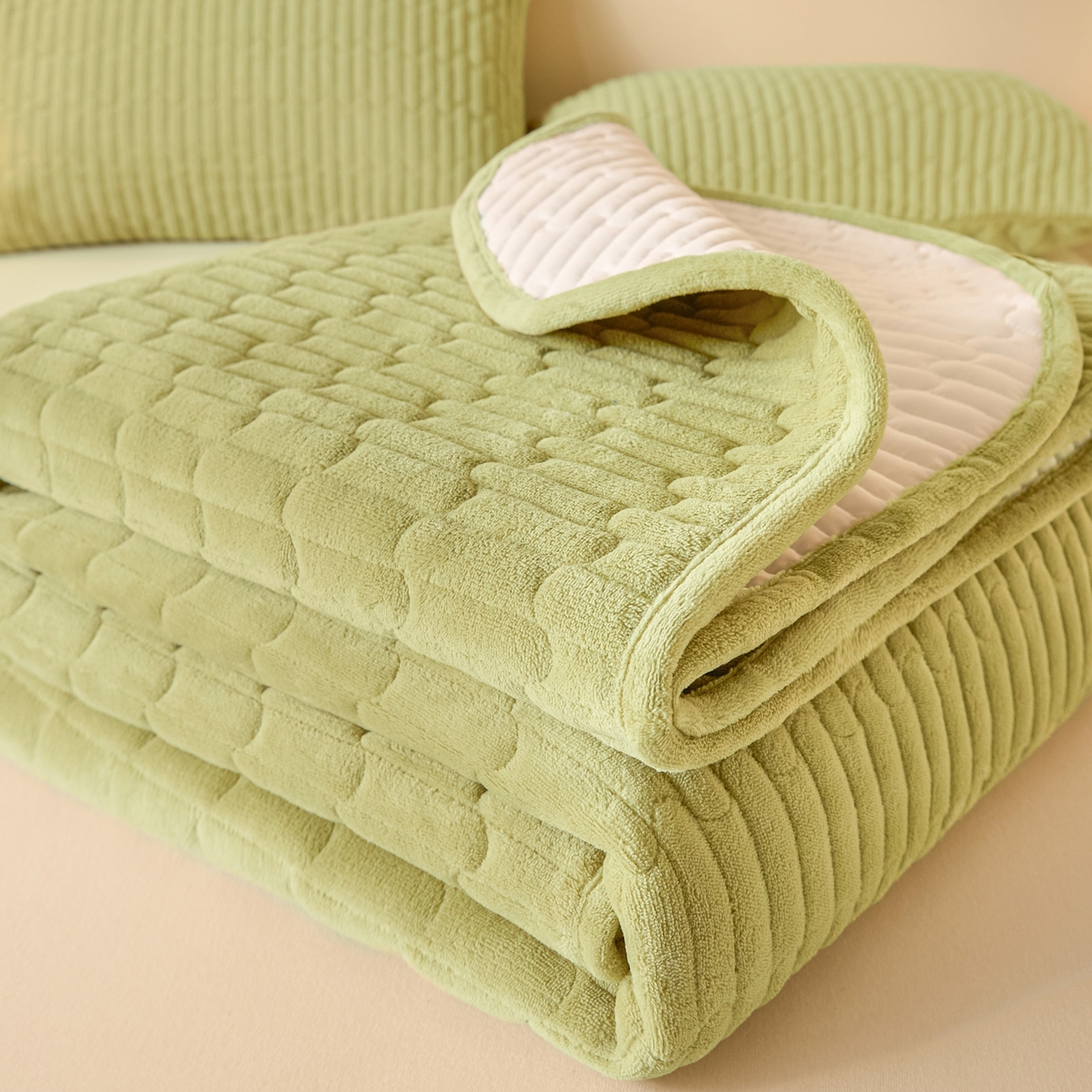 91家纺网 家纺一手货源 找家纺 （总）Sweet dreams甜梦 2025新款A类纯色牛奶绒夹棉床盖