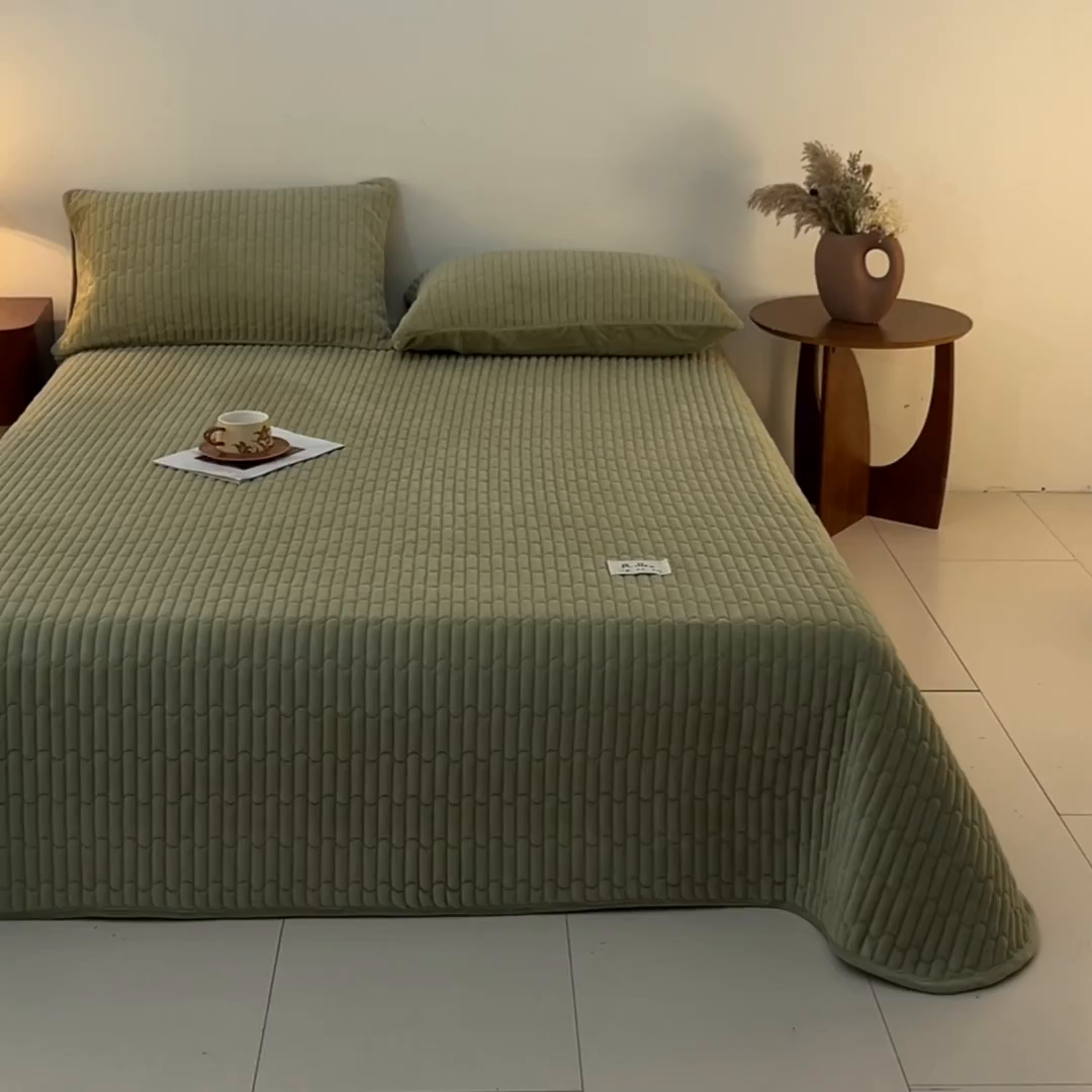 91家纺网 家纺一手货源 找家纺 （总）Sweet dreams甜梦 2025新款A类纯色牛奶绒夹棉床盖