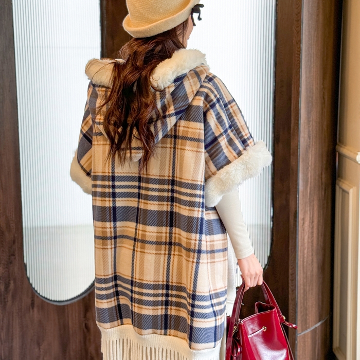 91家纺网 家纺一手货源 找家纺 （总）丹本家纺 2025新款仿羊绒大码流苏大毛领斗篷披肩外套连帽加绒加厚高档秋冬保暖格子大衣