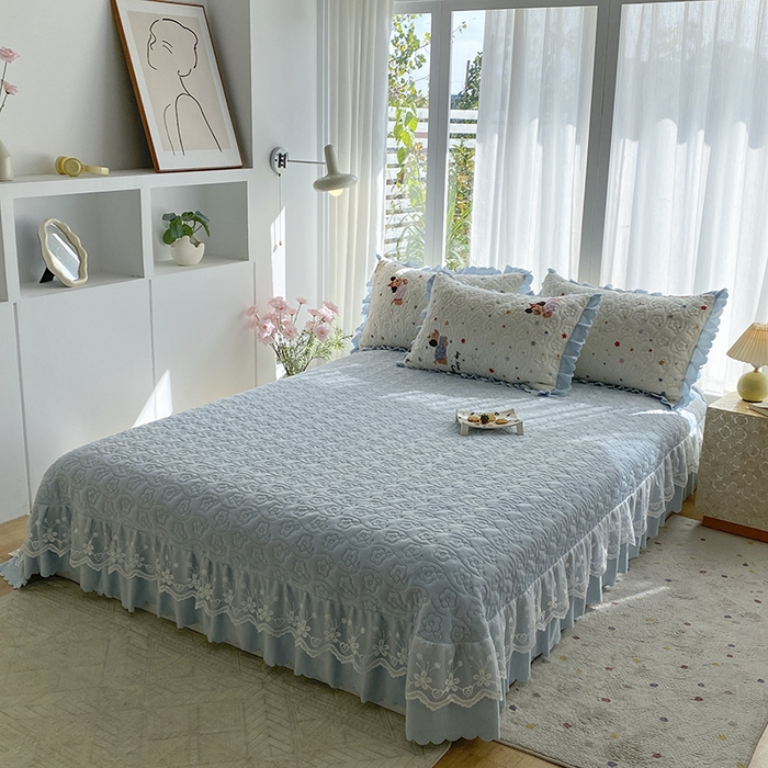 91家纺网 家纺一手货源 找家纺 钰锦珀家纺 2025新款高克重牛奶绒蕾丝双层花边床盖四件套床盖三件套 童趣星海