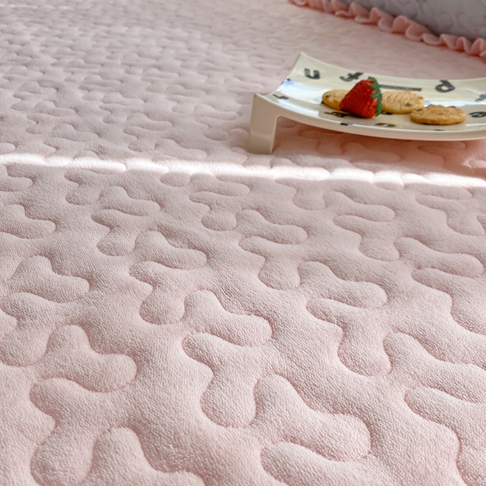 91家纺网 家纺一手货源 找家纺 钰锦珀家纺 2025新款高克重牛奶绒蕾丝双层花边床盖四件套床盖三件套 柔情花梦