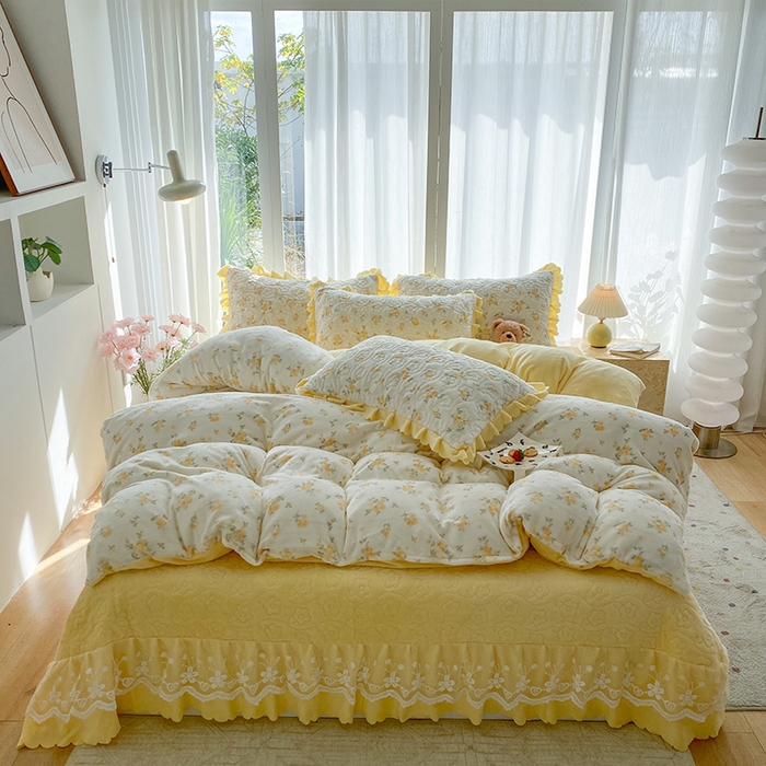 91家纺网 家纺一手货源 找家纺 钰锦珀家纺 2025新款高克重牛奶绒蕾丝双层花边床盖四件套床盖三件套 梨花落