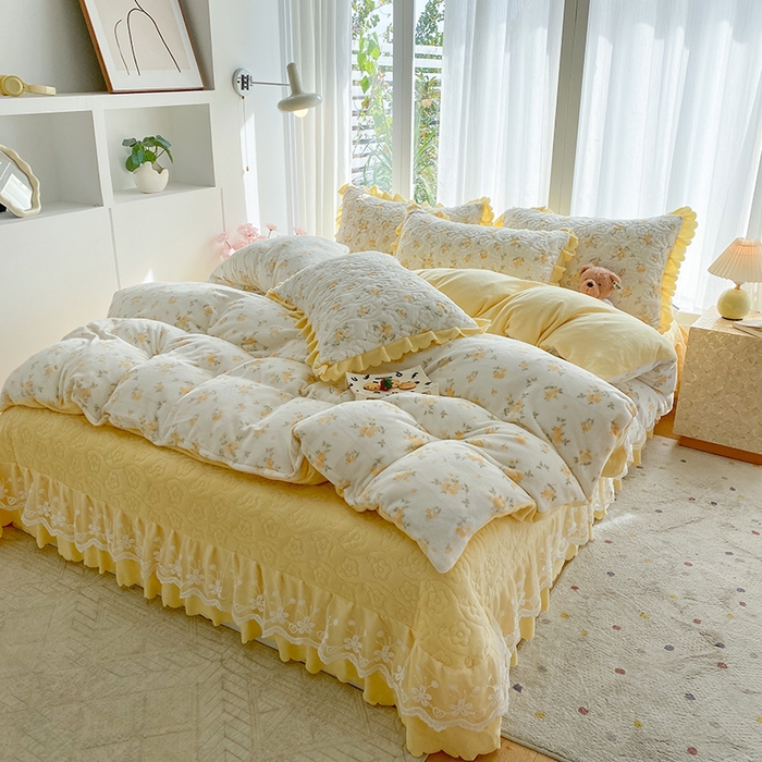 91家纺网 家纺一手货源 找家纺 钰锦珀家纺 2025新款高克重牛奶绒蕾丝双层花边床盖四件套床盖三件套 梨花落