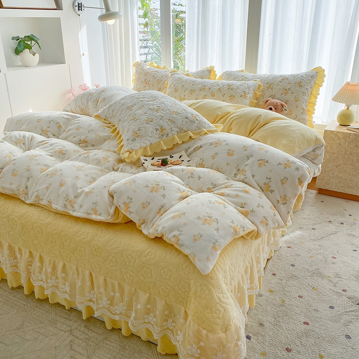 91家纺网 家纺一手货源 找家纺 钰锦珀家纺 2025新款高克重牛奶绒蕾丝双层花边床盖四件套床盖三件套 梨花落