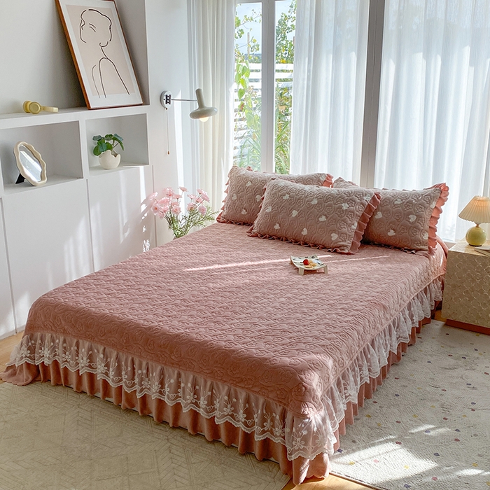 91家纺网 家纺一手货源 找家纺 钰锦珀家纺 2025新款高克重牛奶绒蕾丝双层花边床盖四件套床盖三件套 心心相印