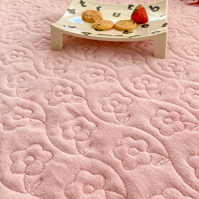 91家纺网 家纺一手货源 找家纺 钰锦珀家纺 2025新款高克重牛奶绒蕾丝双层花边床盖四件套床盖三件套 春语