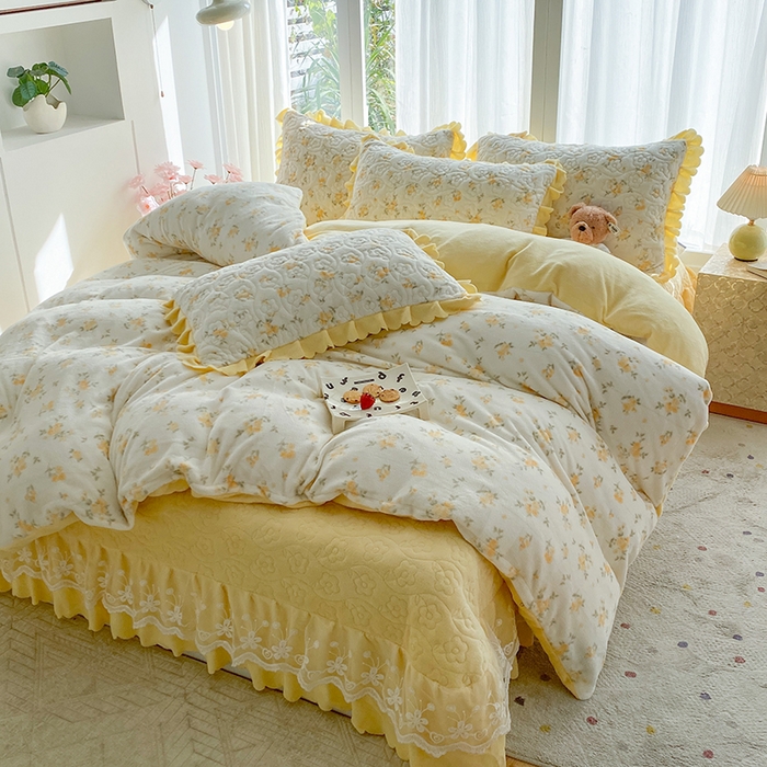 91家纺网 家纺一手货源 找家纺 钰锦珀家纺 2025新款高克重牛奶绒蕾丝双层花边床盖四件套床盖三件套 梨花落