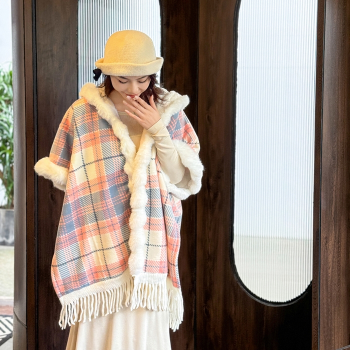 91家纺网 家纺一手货源 找家纺 丹本家纺 2025新款仿羊绒大码流苏大毛领斗篷披肩外套连帽加绒加厚高档秋冬保暖格子大衣 粉蓝