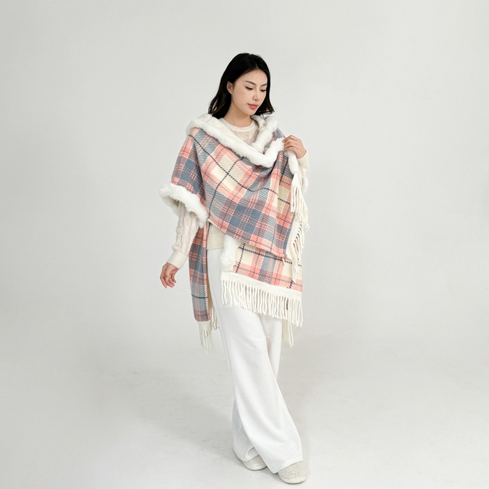 91家纺网 家纺一手货源 找家纺 丹本家纺 2025新款仿羊绒大码流苏大毛领斗篷披肩外套连帽加绒加厚高档秋冬保暖格子大衣 粉蓝