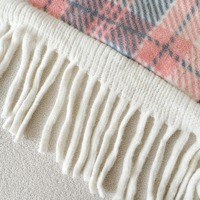 91家纺网 家纺一手货源 找家纺 丹本家纺 2025新款仿羊绒大码流苏大毛领斗篷披肩外套连帽加绒加厚高档秋冬保暖格子大衣 粉蓝