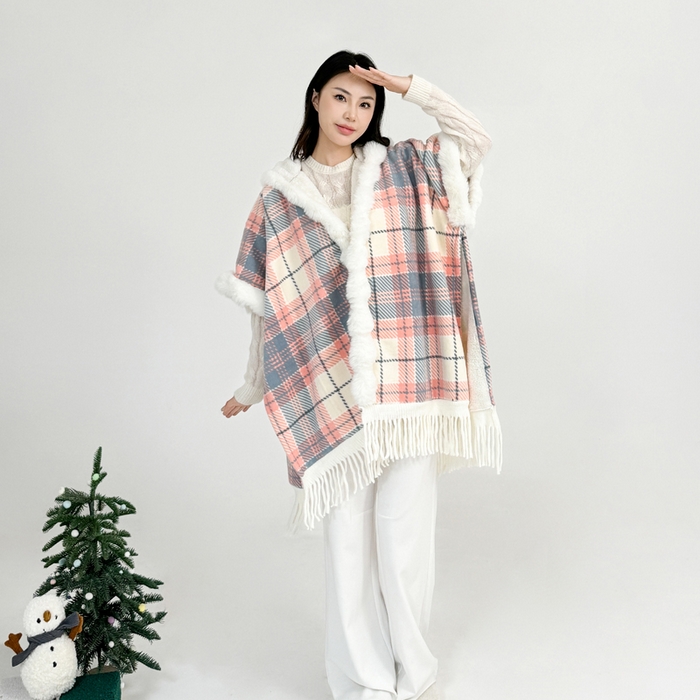 91家纺网 家纺一手货源 找家纺 丹本家纺 2025新款仿羊绒大码流苏大毛领斗篷披肩外套连帽加绒加厚高档秋冬保暖格子大衣 粉蓝