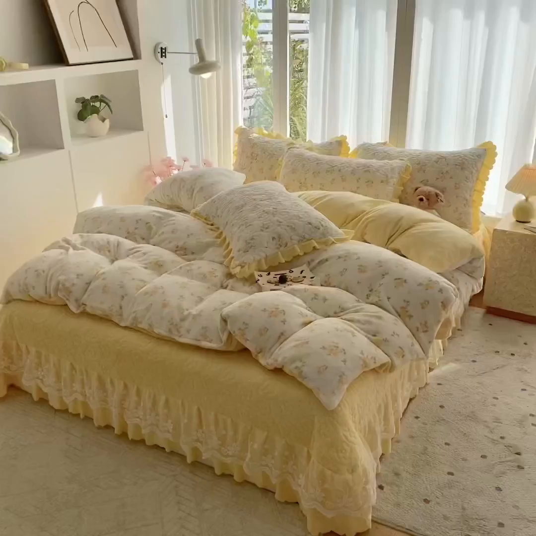 91家纺网 家纺一手货源 找家纺 钰锦珀家纺 2025新款高克重牛奶绒蕾丝双层花边床盖四件套床盖三件套 梨花落