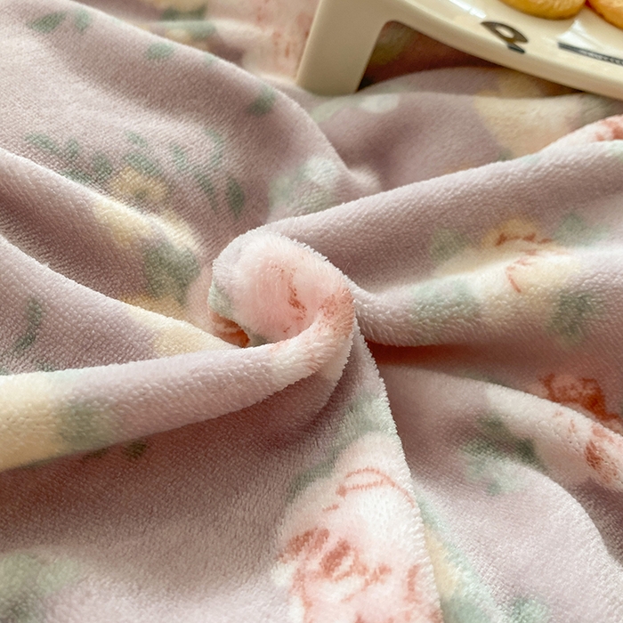 91家纺网 家纺一手货源 找家纺 钰锦珀家纺 2025新款高克重牛奶绒蕾丝双层花边床盖四件套床盖三件套 春语