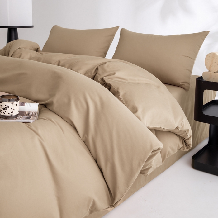 91家纺网 家纺一手货源 找家纺 寝柔家纺 2025新款60S纯色长绒棉磨毛素色四件套床单床笠款 杏驼