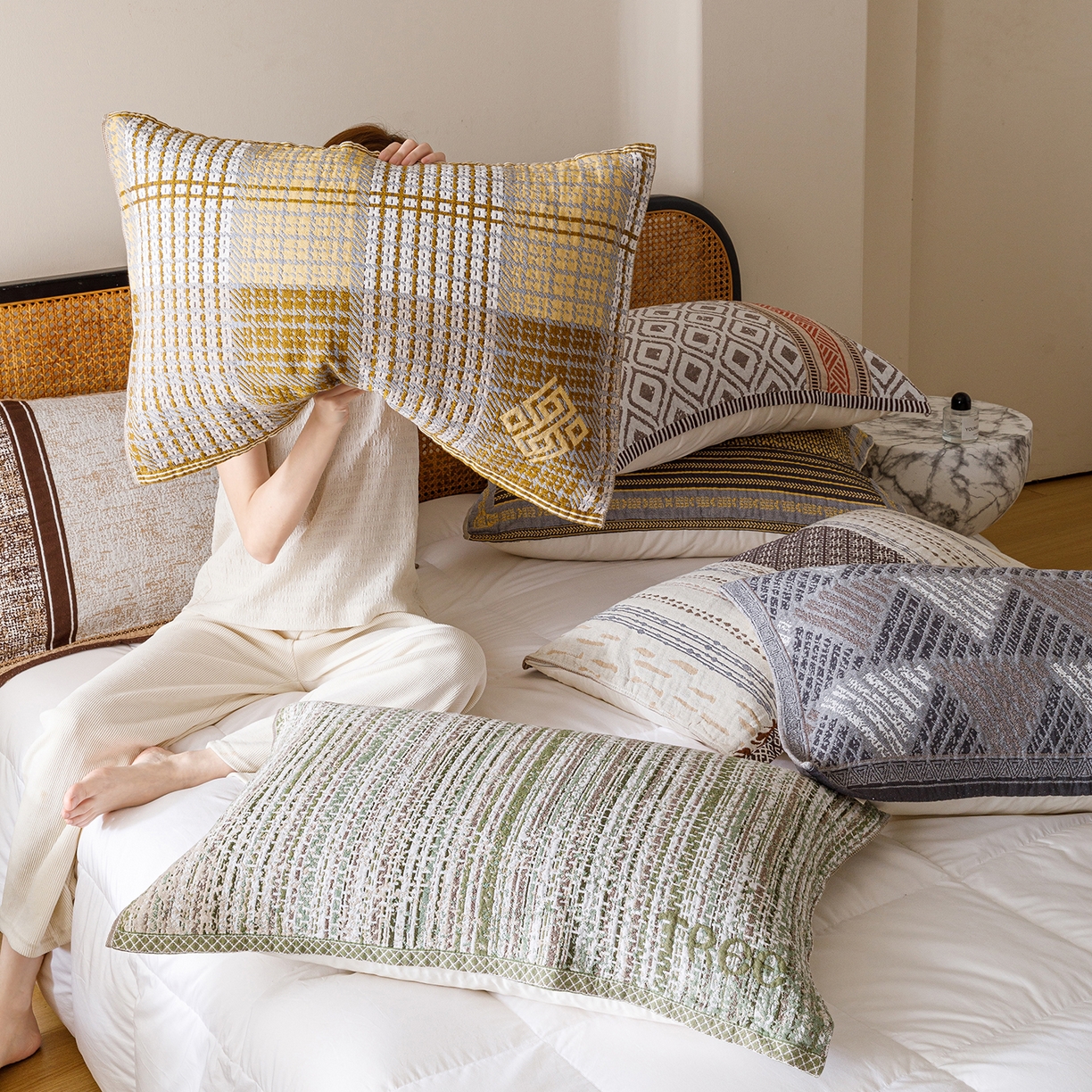 91家纺网 家纺一手货源 找家纺 爱港家纺 2025新款全棉巴恩风纱布枕巾 隔热 耐脏，防滑 组合