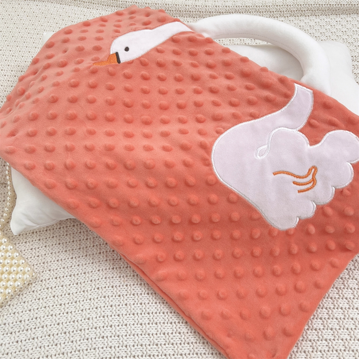 91家纺网 家纺一手货源 找家纺 卓昌枕芯 2025新款豆豆绒宝宝安抚枕卡通枕枕头枕芯 白天鹅-橘