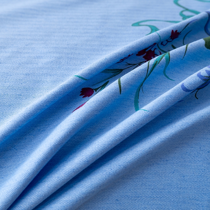 91家纺网 家纺一手货源 找家纺 居美良品 2025新款老上海国民人字纹凤穿牡丹床单 花篮牡丹-蓝色