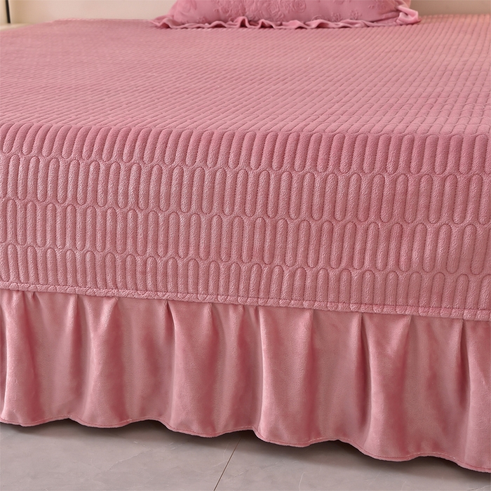 91家纺网 家纺一手货源 找家纺 赫本家纺  2025新款高克重纯色花边款雕花绒床盖款四件套 如梦-豆沙