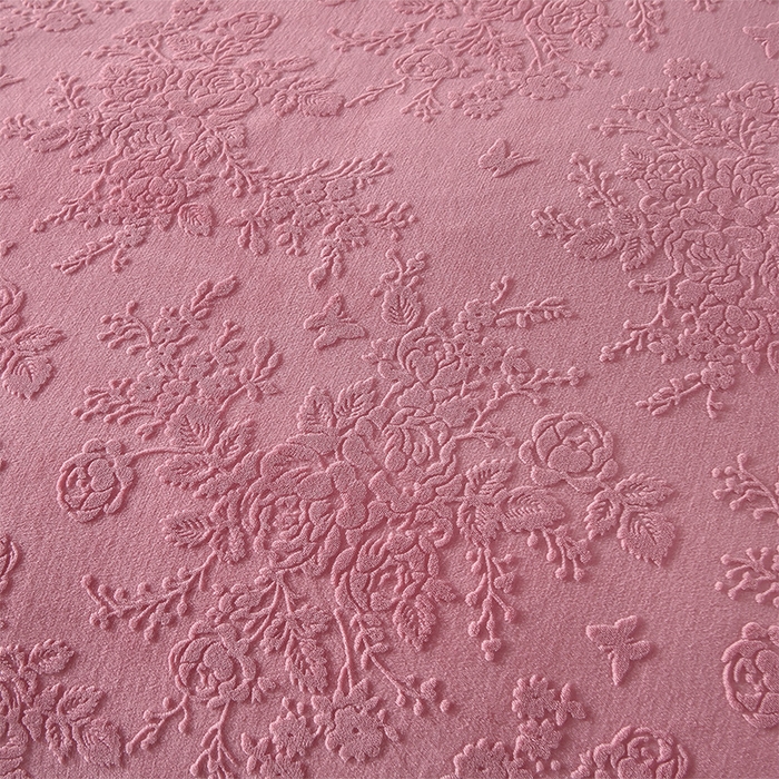 91家纺网 家纺一手货源 找家纺 赫本家纺  2025新款高克重纯色花边款雕花绒床盖款四件套 如梦-豆沙