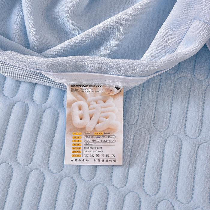 91家纺网 家纺一手货源 找家纺 赫本家纺  2025新款高克重纯色花边款雕花绒床盖款四件套 如梦-蓝