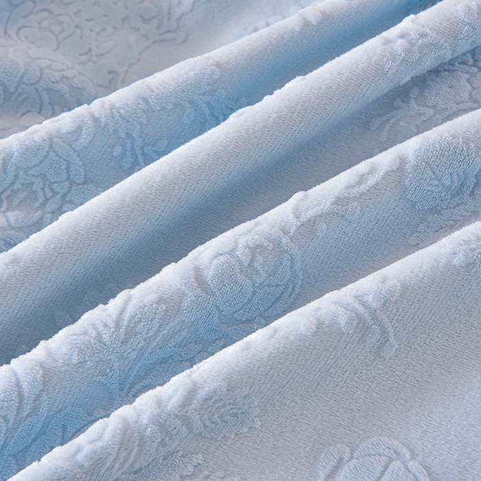 91家纺网 家纺一手货源 找家纺 赫本家纺  2025新款高克重纯色花边款雕花绒床盖款四件套 如梦-蓝