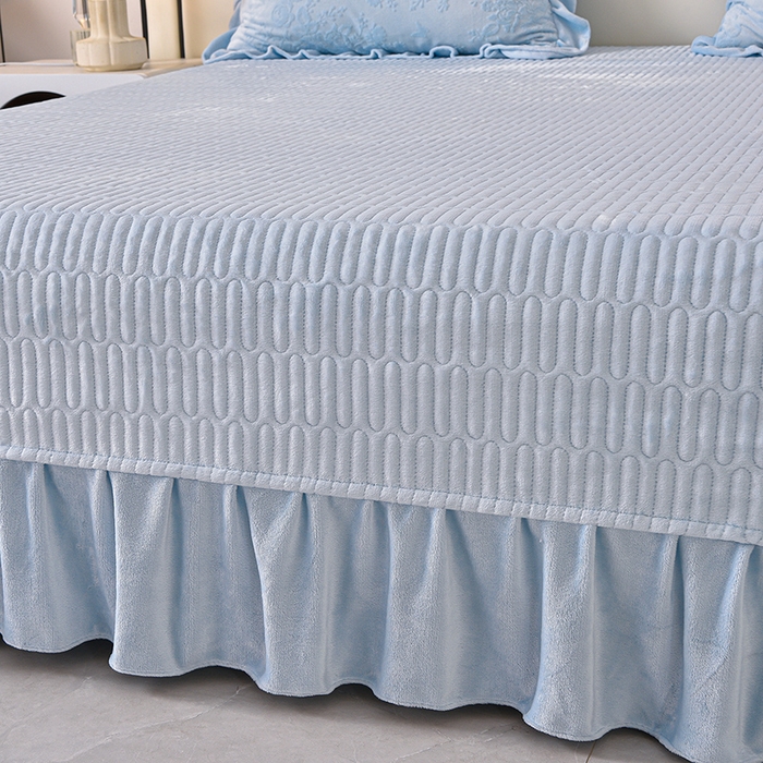 91家纺网 家纺一手货源 找家纺 赫本家纺  2025新款高克重纯色花边款雕花绒床盖款四件套 如梦-蓝