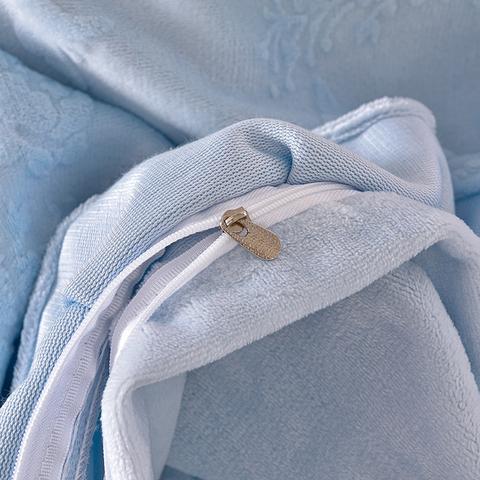 91家纺网 家纺一手货源 找家纺 赫本家纺  2025新款高克重纯色花边款雕花绒床盖款四件套 如梦-蓝