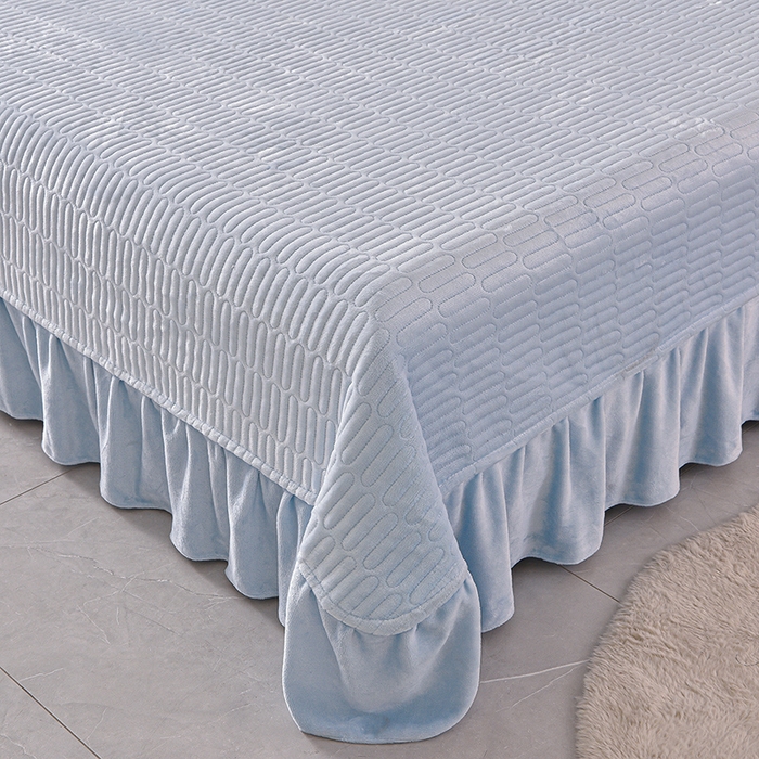 91家纺网 家纺一手货源 找家纺 赫本家纺  2025新款高克重纯色花边款雕花绒床盖款四件套 如梦-蓝