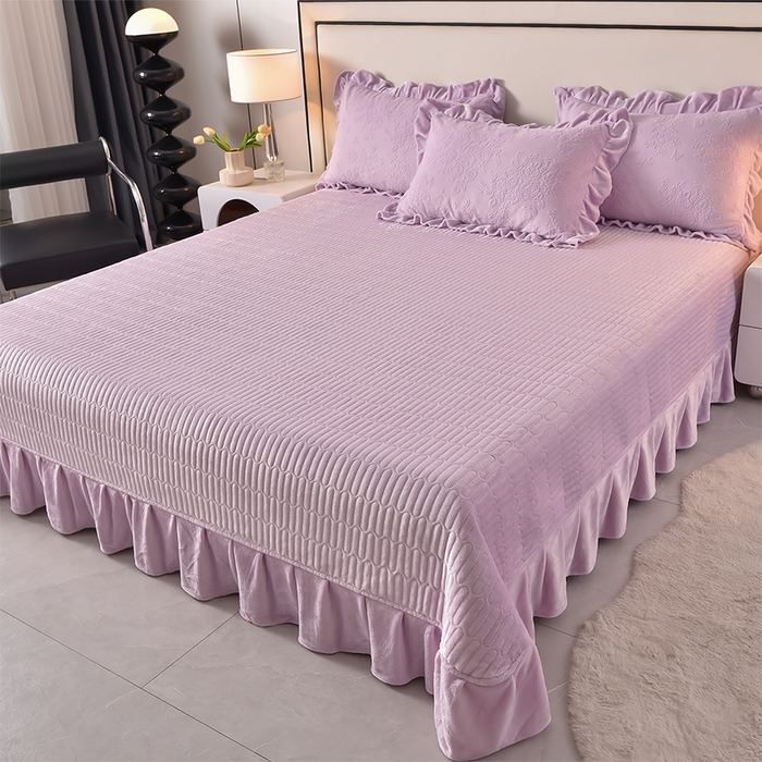 91家纺网 家纺一手货源 找家纺 赫本家纺  2025新款高克重纯色花边款雕花绒床盖款四件套 如梦-紫