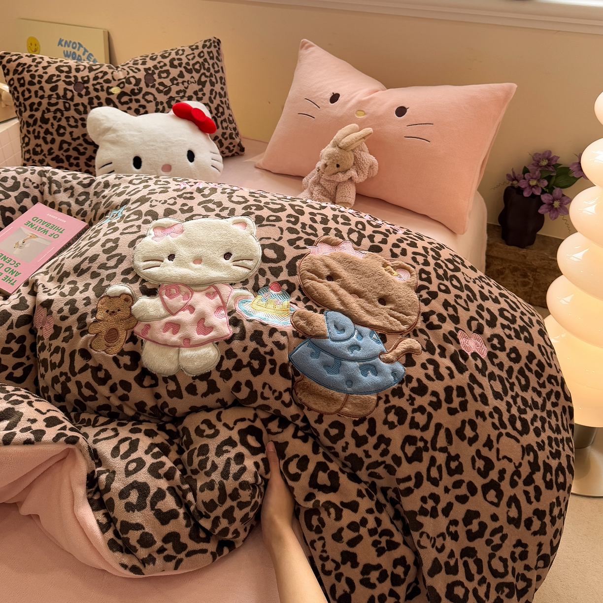 91家纺网 家纺一手货源 找家纺 （总）佰亿莱 2025新款重工牛奶绒贴布绣四件套