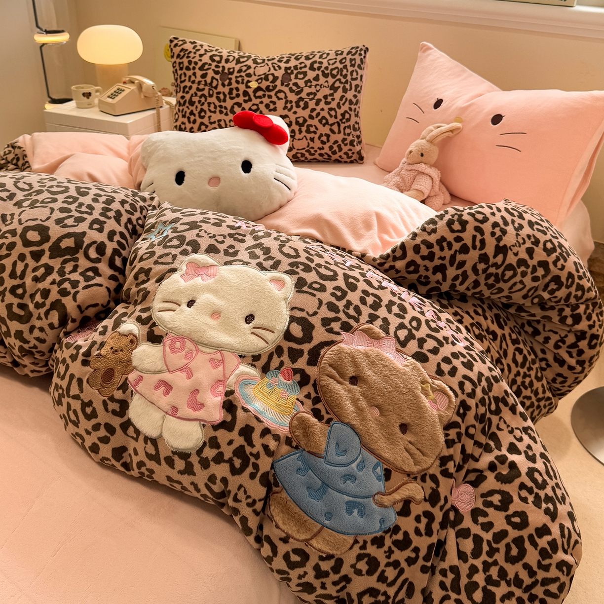 91家纺网 家纺一手货源 找家纺 （总）佰亿莱 2025新款重工牛奶绒贴布绣四件套