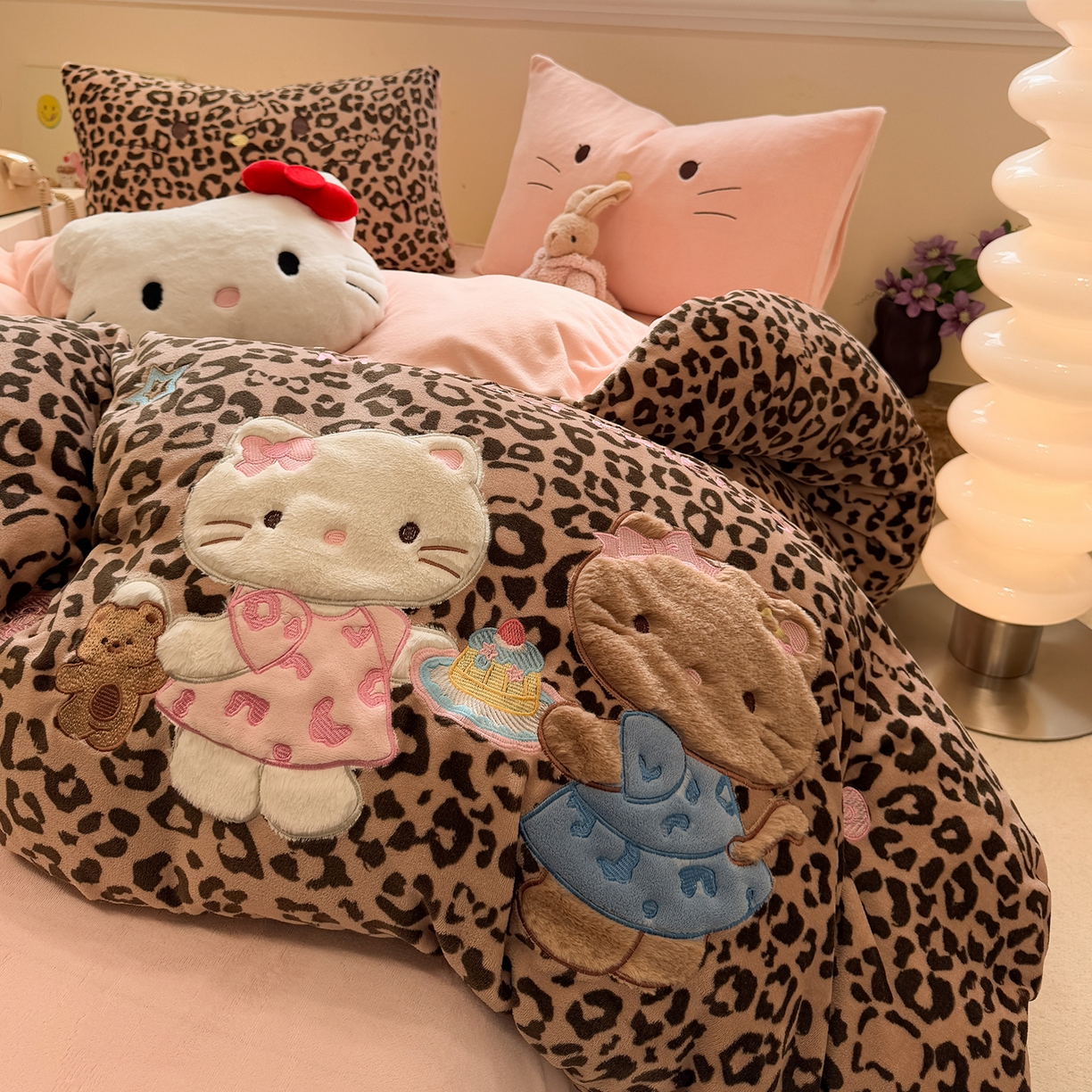 91家纺网 家纺一手货源 找家纺 （总）佰亿莱 2025新款重工牛奶绒贴布绣四件套