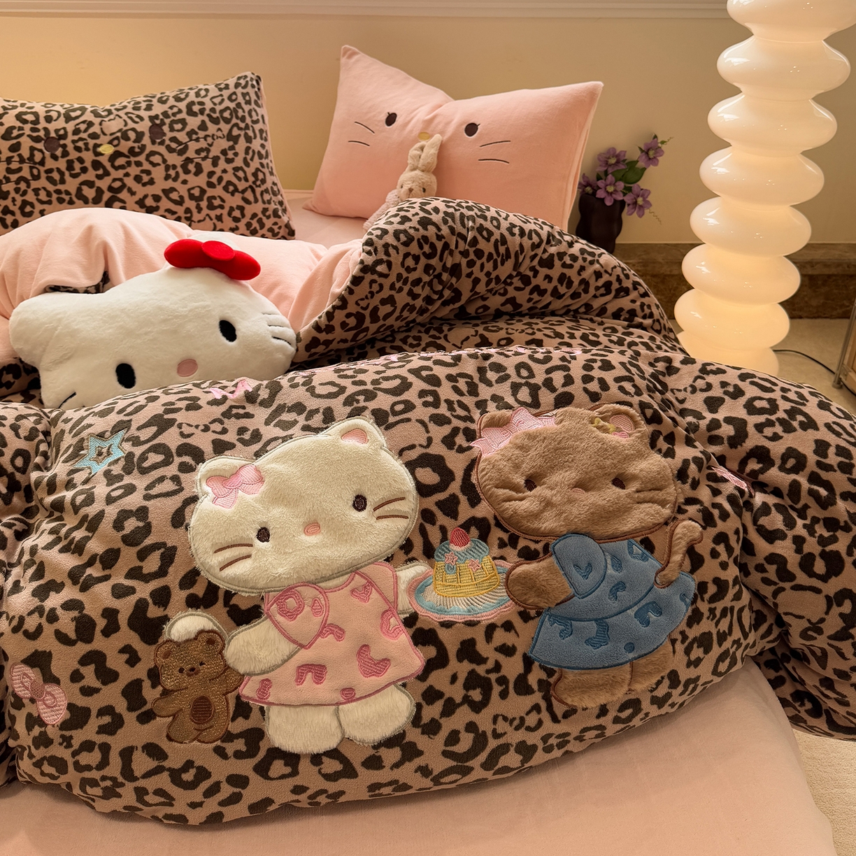 91家纺网 家纺一手货源 找家纺 （总）佰亿莱 2025新款重工牛奶绒贴布绣四件套