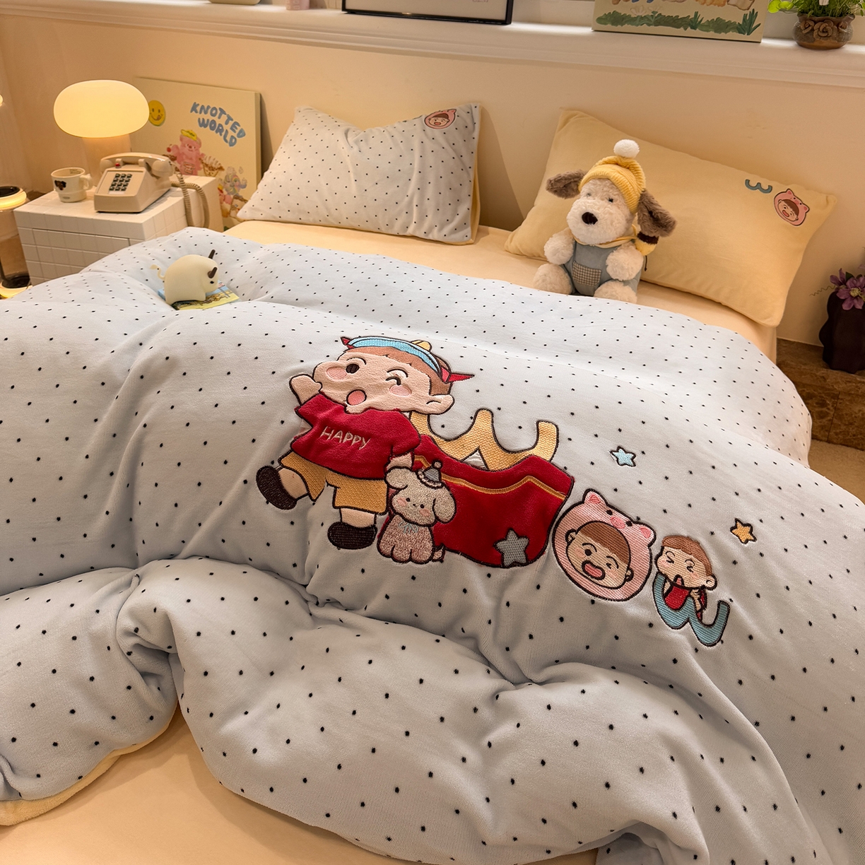 91家纺网 家纺一手货源 找家纺 佰亿莱 2026新款重工牛奶绒贴布绣四件套 快乐朋友